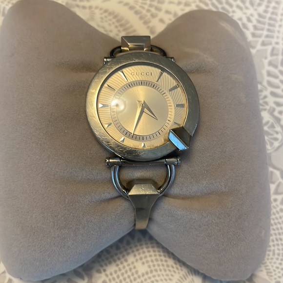 Gucci Ladies Watch - Picture 2 of 4